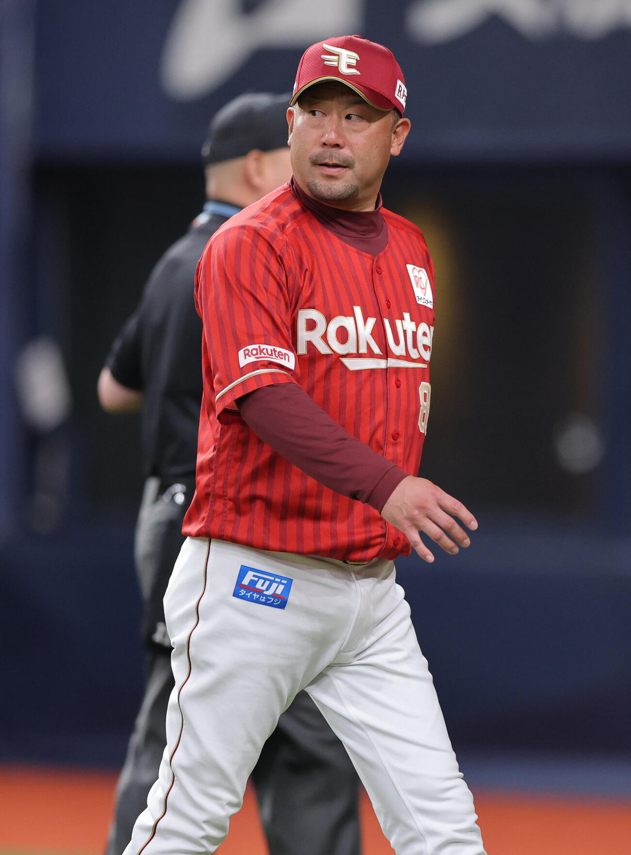 オリックス対楽天　7回裏オリックス1死満塁、7回途中で内を交代させる三木監督（撮影・上山淳一）
