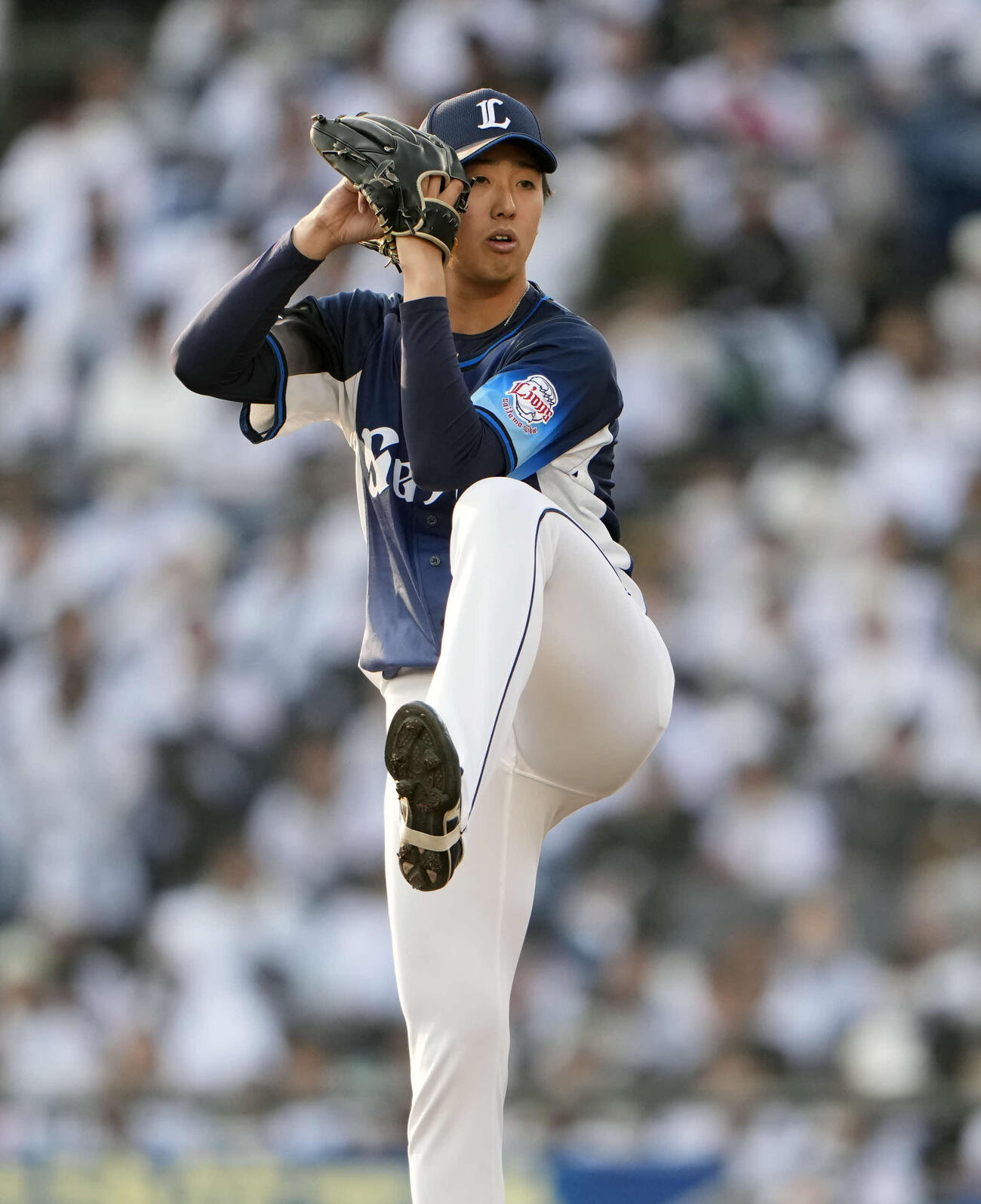 ロッテ対西武　7回裏から登板する4番手の西武黒田（撮影・小島史椰）