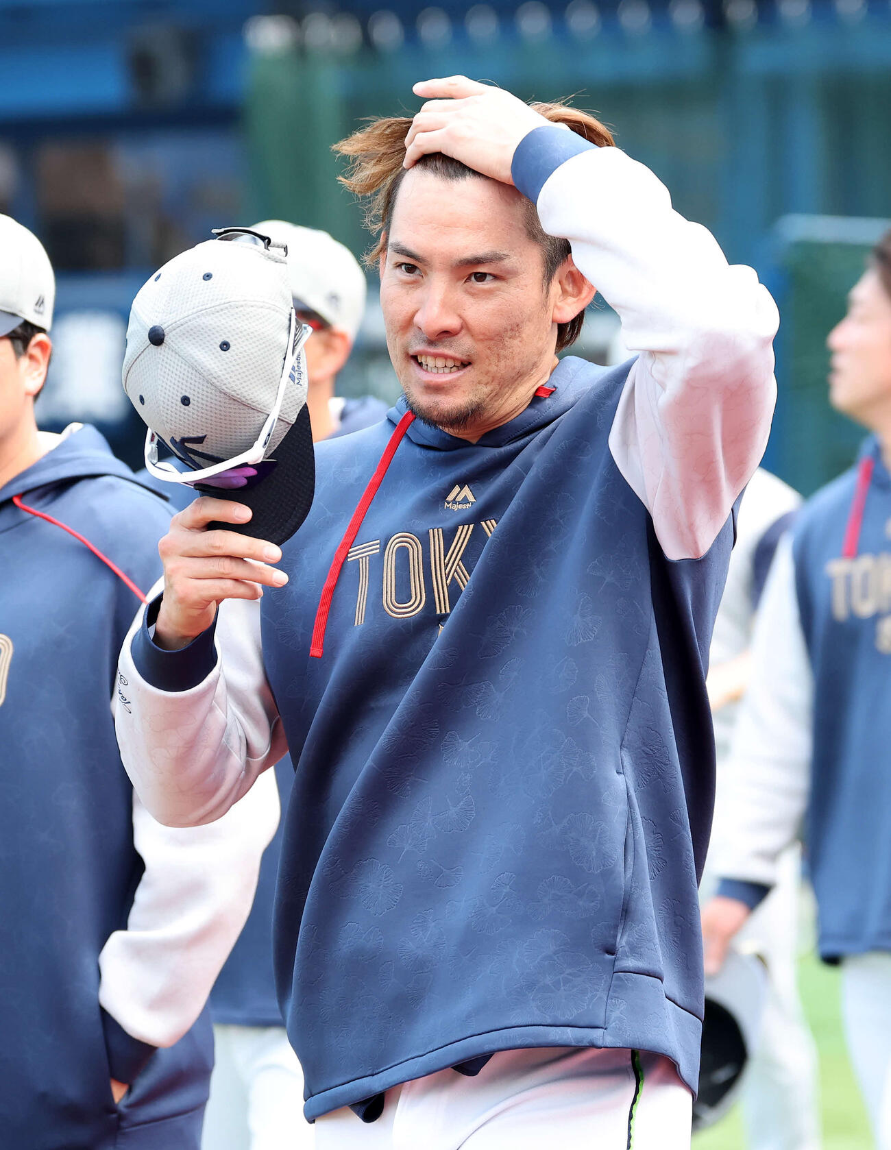 DeNA対ヤクルト　練習に向かうヤクルト高梨（撮影・鈴木正人）　
