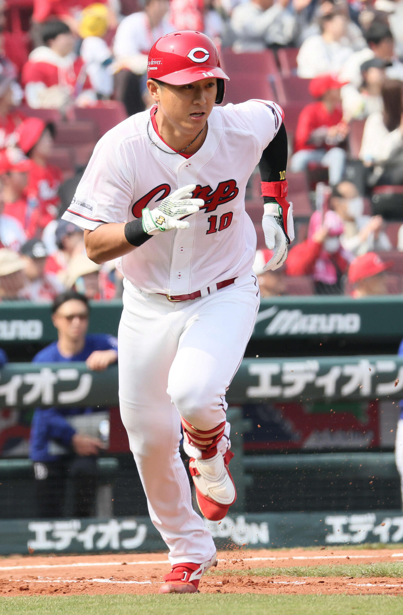 広島対中日　2回裏広島無死、佐々木は左前打を放つ（撮影・加藤孝規）