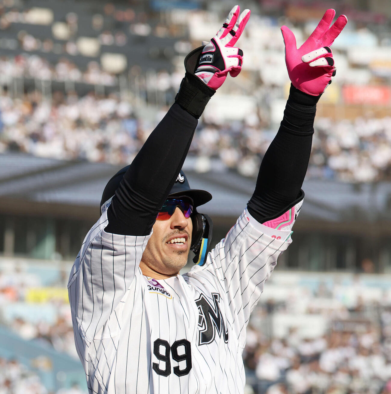 ロッテ対西武　6回裏ロッテ無死一塁、2点本塁打を放ちポーズをとるソト（撮影・宮地輝）