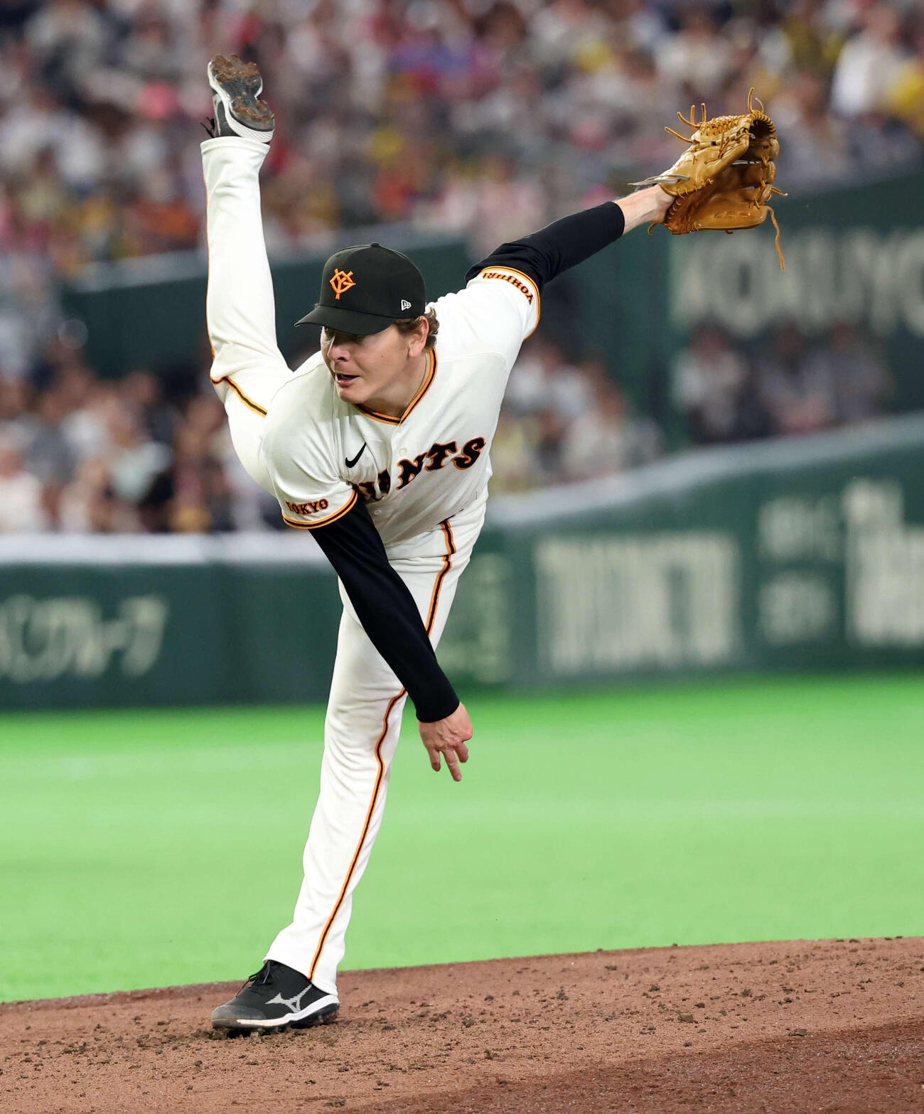 巨人対阪神　力投する巨人先発のハワード（撮影・浅見桂子）