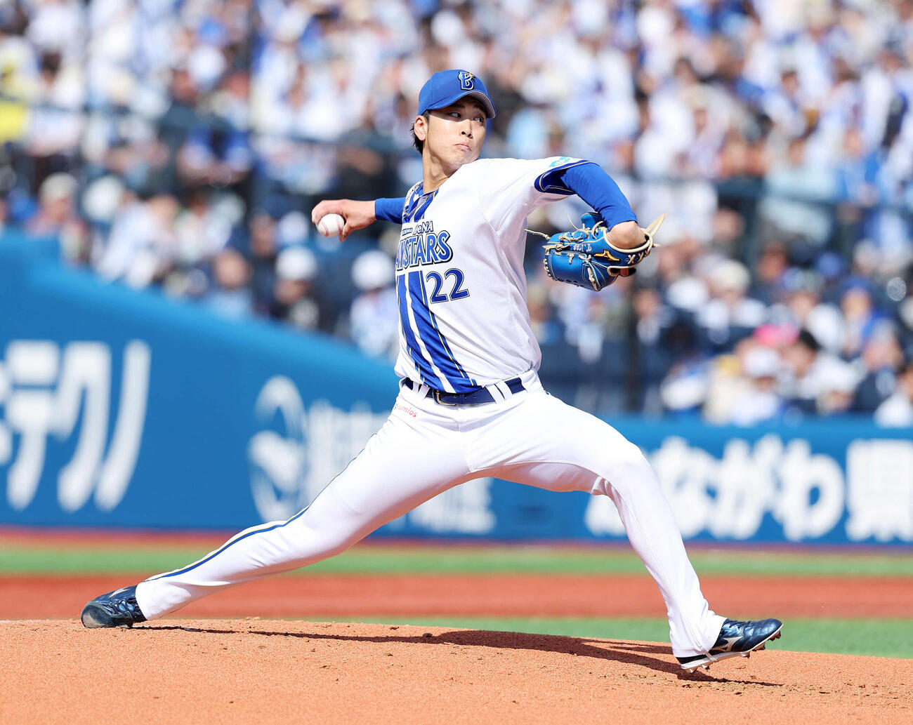 DeNA対ヤクルト　力投するDeNA先発の入江（撮影・鈴木正人）　