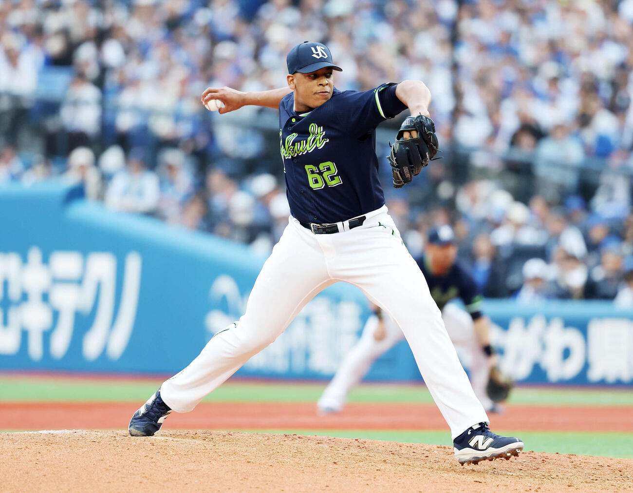 DeNA対ヤクルト　力投するヤクルト2番手のリランソ（撮影・鈴木正人）　