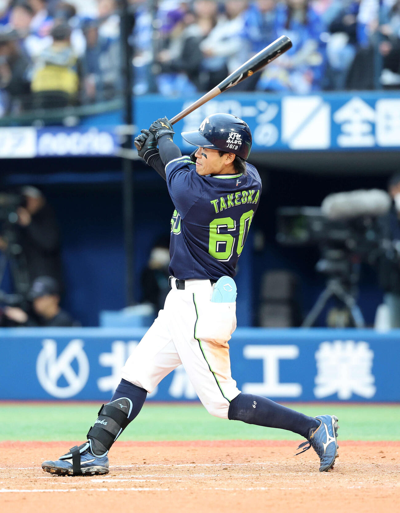 DeNA対ヤクルト　9回表ヤクルト無死、武岡は中前打を放つ（撮影・鈴木正人）　