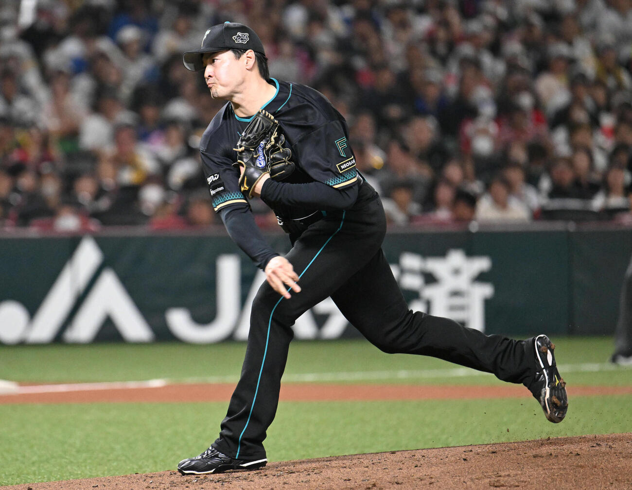 ソフトバンク対日本ハム　日本ハム先発の有原（撮影・林敢治）