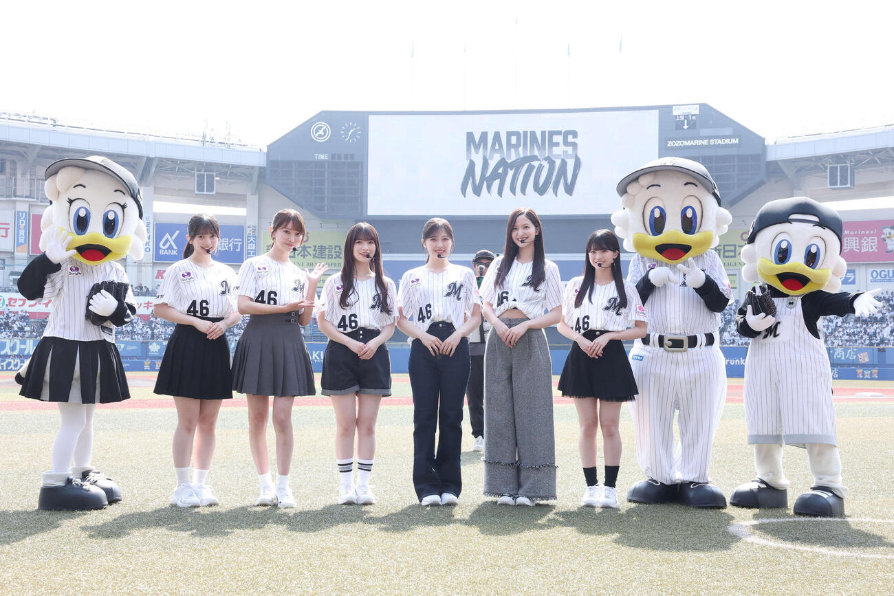 ロッテ対西武　ZOZOマリンスタジアムに来場した乃木坂野球部（撮影・宮地輝）