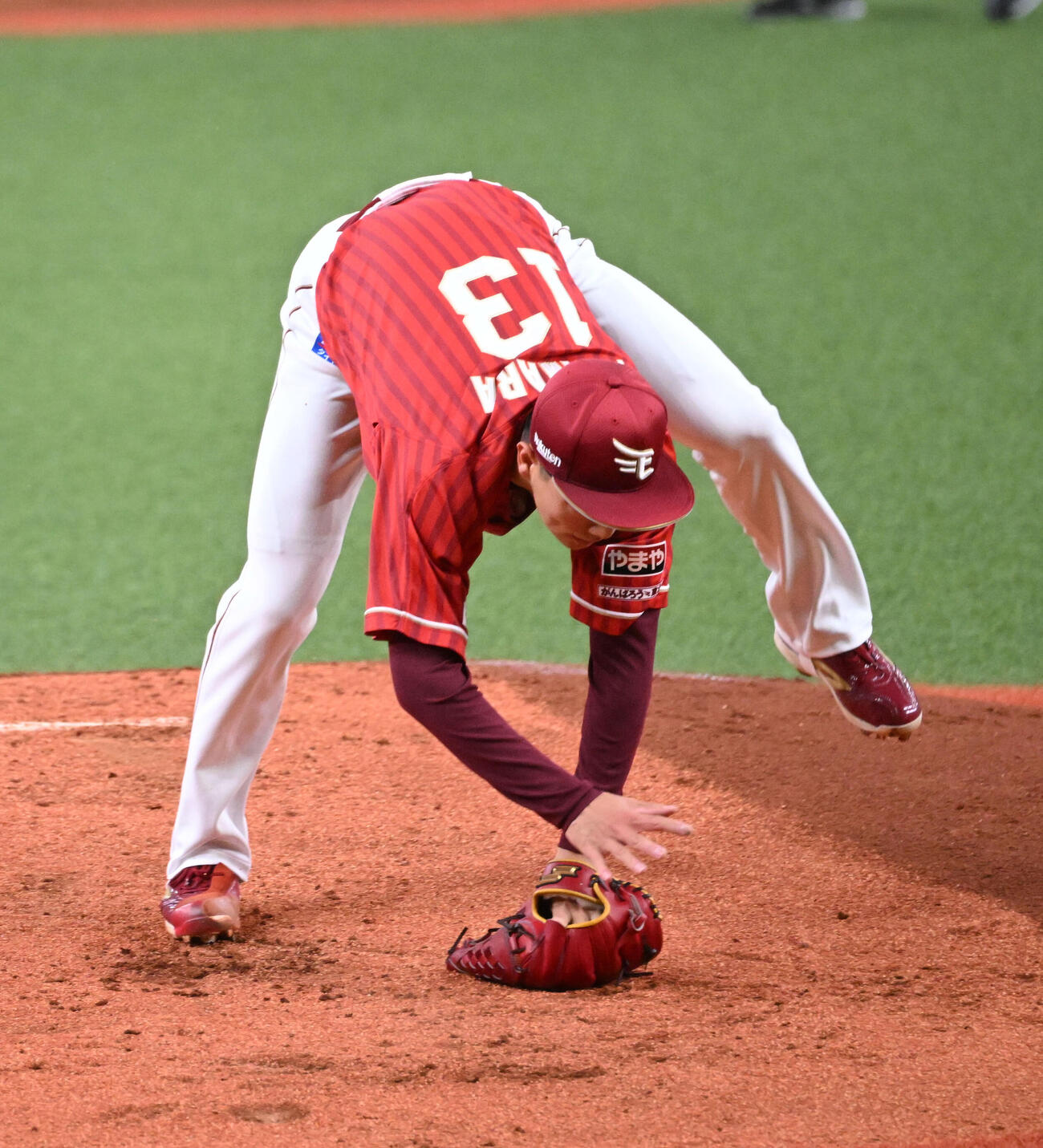 オリックス対楽天　1回裏オリックス無死一、二塁、西川に中前適時打を浴びる藤原（撮影・和賀正仁）