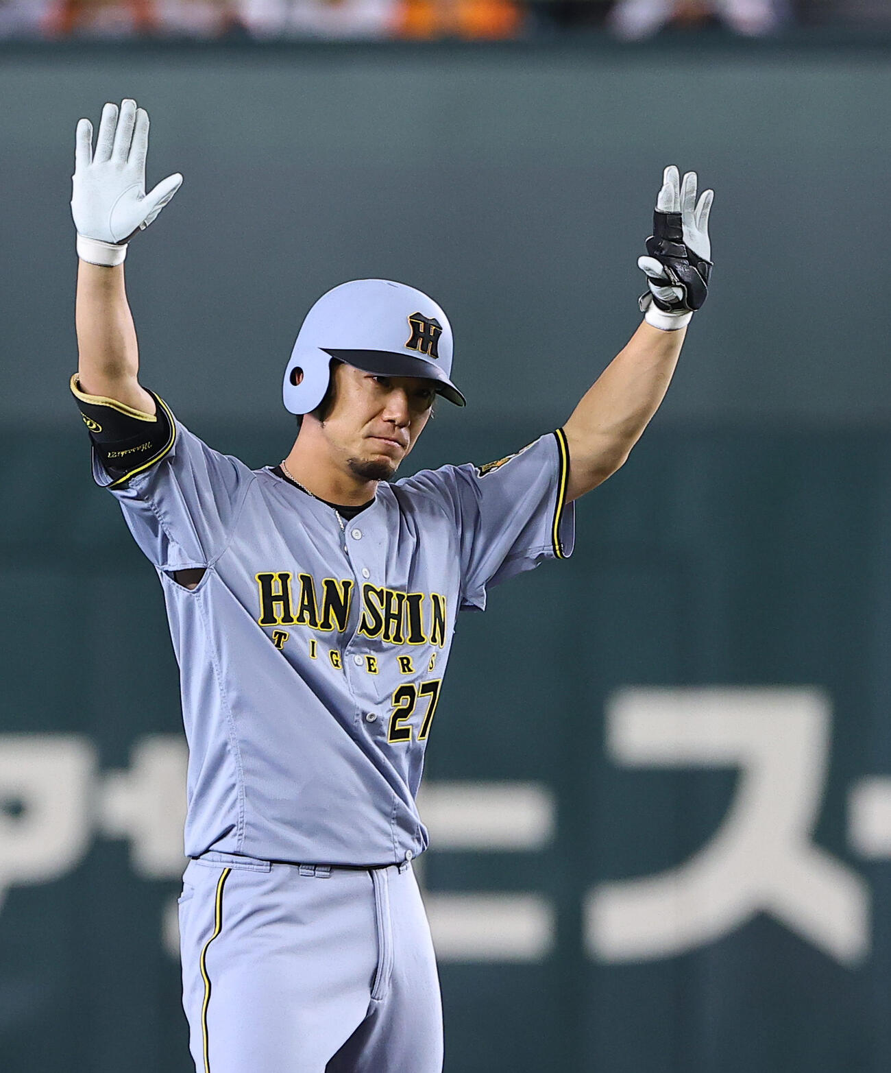巨人対阪神　2回表阪神2死一、二塁、伊藤将は逆転2点適時二塁打を放つ（撮影・上田博志）