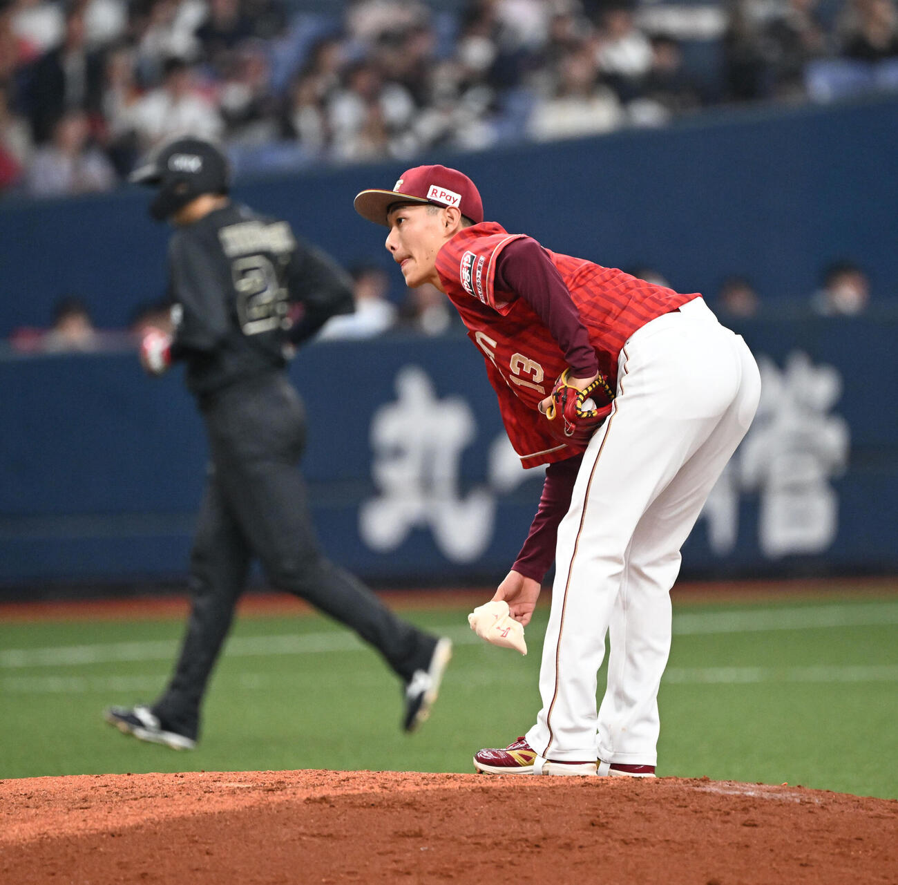 オリックス対楽天　2回裏オリックス1死一、二塁、ボークを取られる藤原（撮影・和賀正仁）