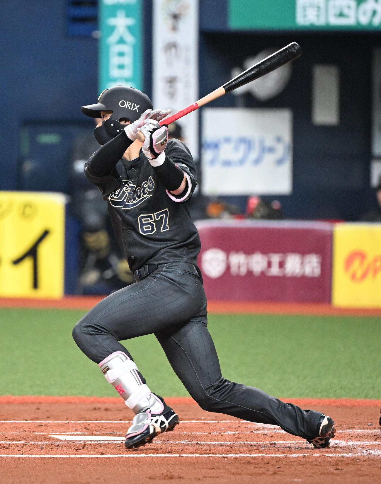 オリックス対楽天　1回裏オリックス無死満塁、中前に逆転適時打を放つ中川（撮影・和賀正仁）