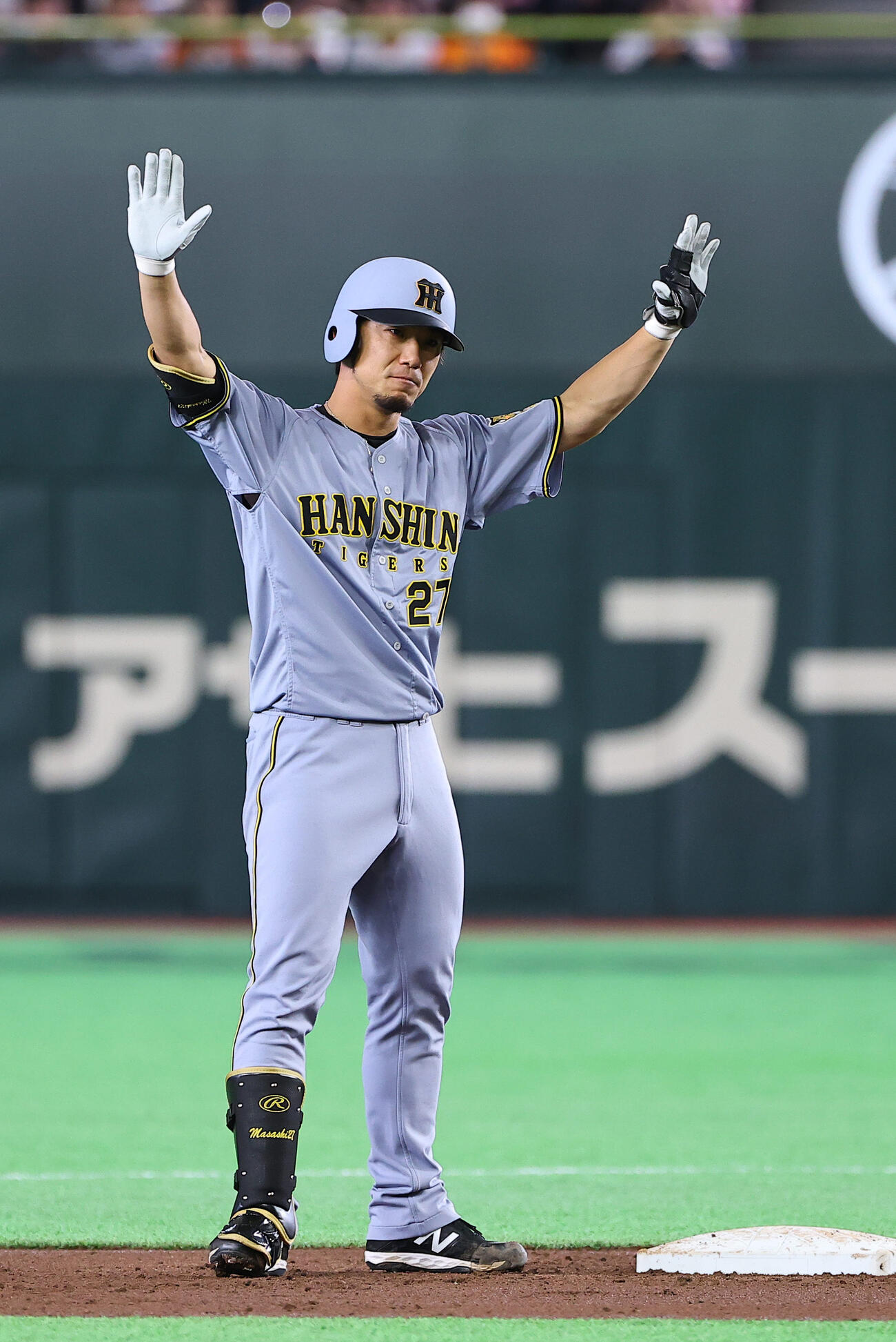 巨人対阪神　2回表阪神2死一、二塁、伊藤将は逆転2点適時二塁打を放つ（撮影・上田博志）