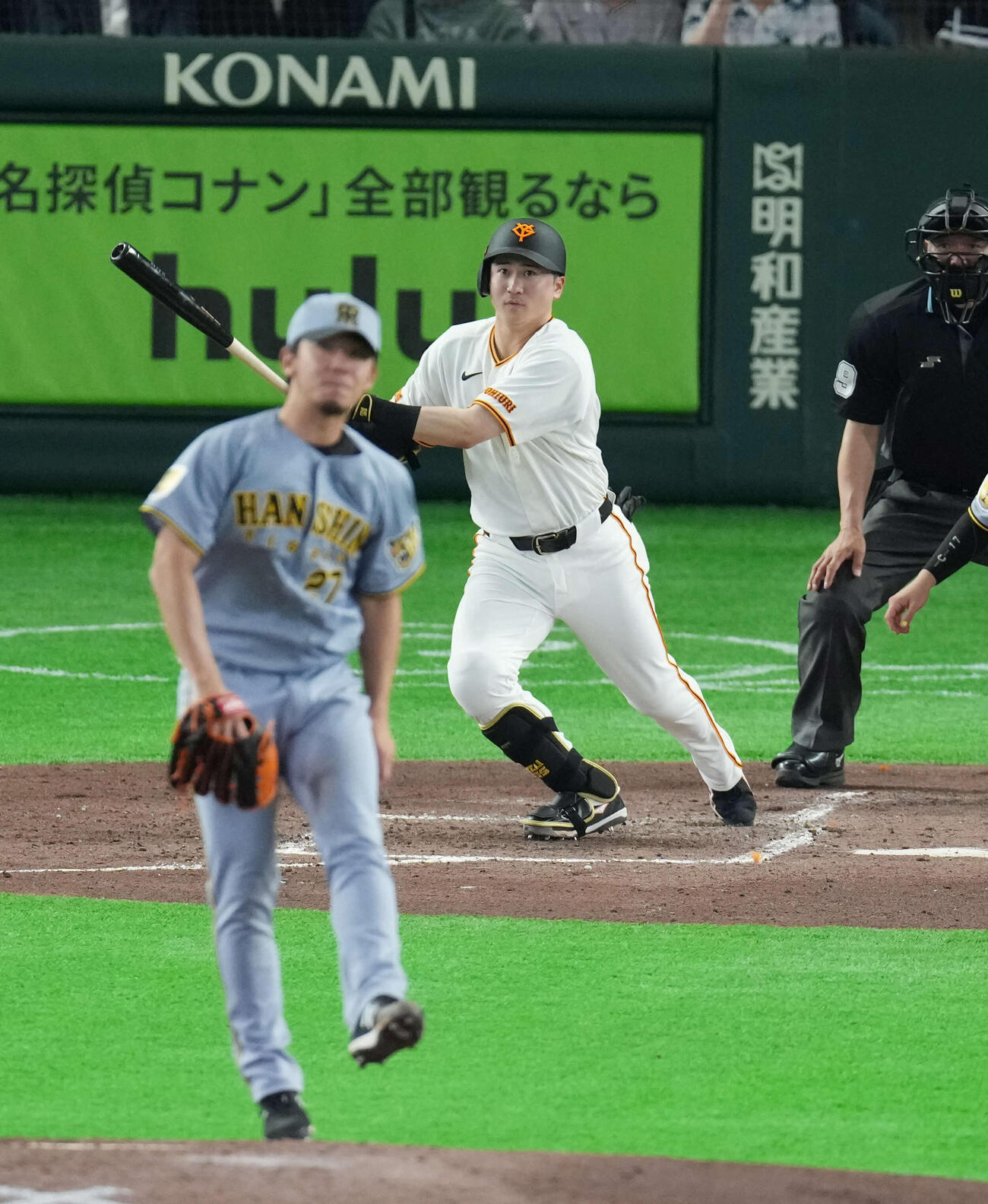 巨人対阪神　3回裏巨人1死一、二塁、安打を放つ泉口。投手は伊藤（撮影・増田悦実）