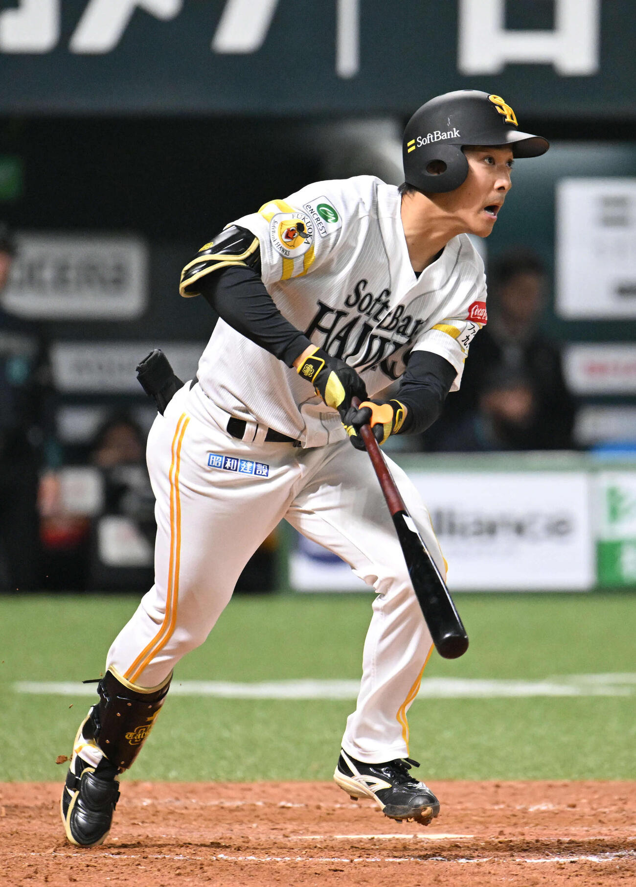 ソフトバンク対日本ハム　4回裏ソフトバンク1死二塁、柳町は右前安打を放つ（撮影・林敢治）