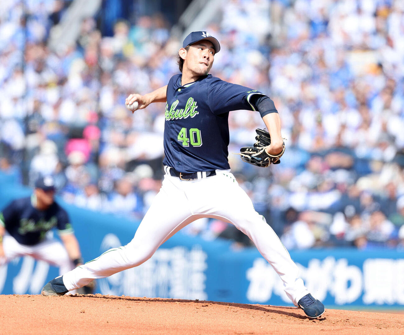 DeNA対ヤクルト　力投するヤクルト先発の高梨（撮影・鈴木正人）　
