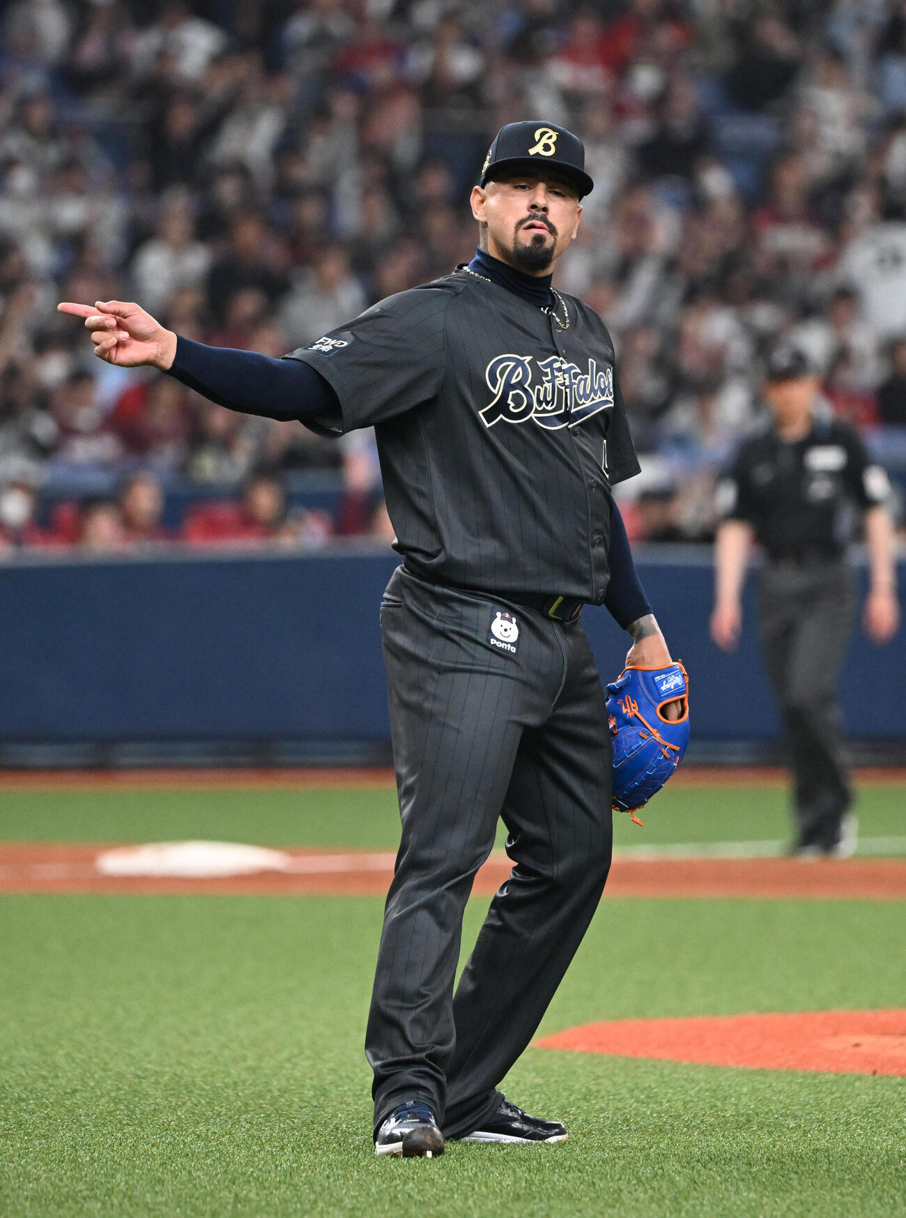 オリックス対楽天　9回表楽天2死三塁、鈴木大を二飛に打ち取り試合終了、ポーズを取るマチャド（撮影・和賀正仁）