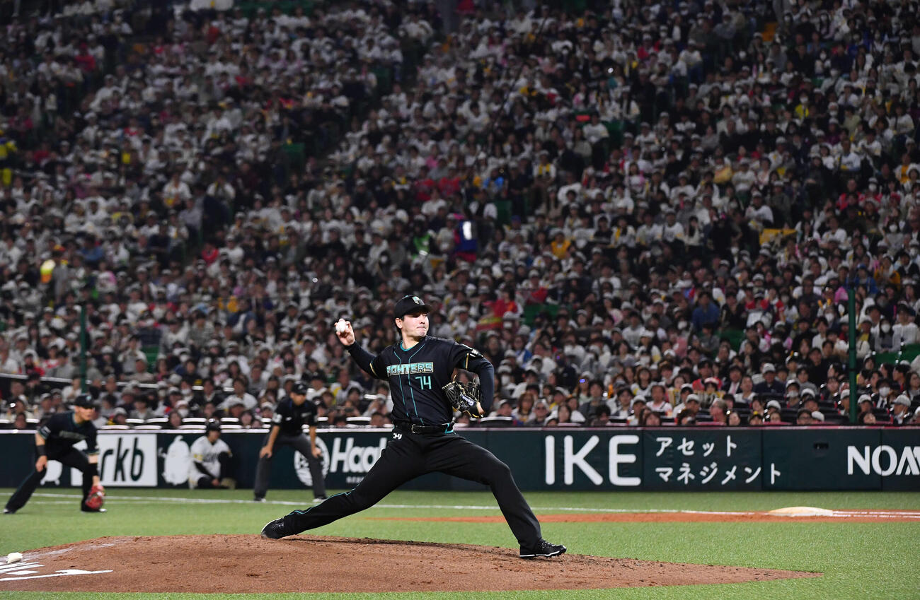 ソフトバンク対日本ハム　古巣みずほペイペイドームのマウンドで力投する日本ハム先発の有原（撮影・岩下翔太）
