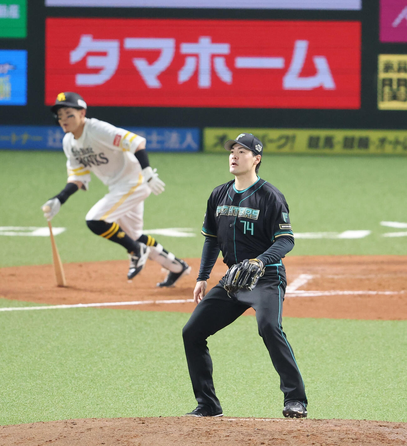 ソフトバンク対日本ハム　2回裏ソフトバンク無死二塁、牧原大に中前打を浴びる有原（撮影・梅根麻紀）