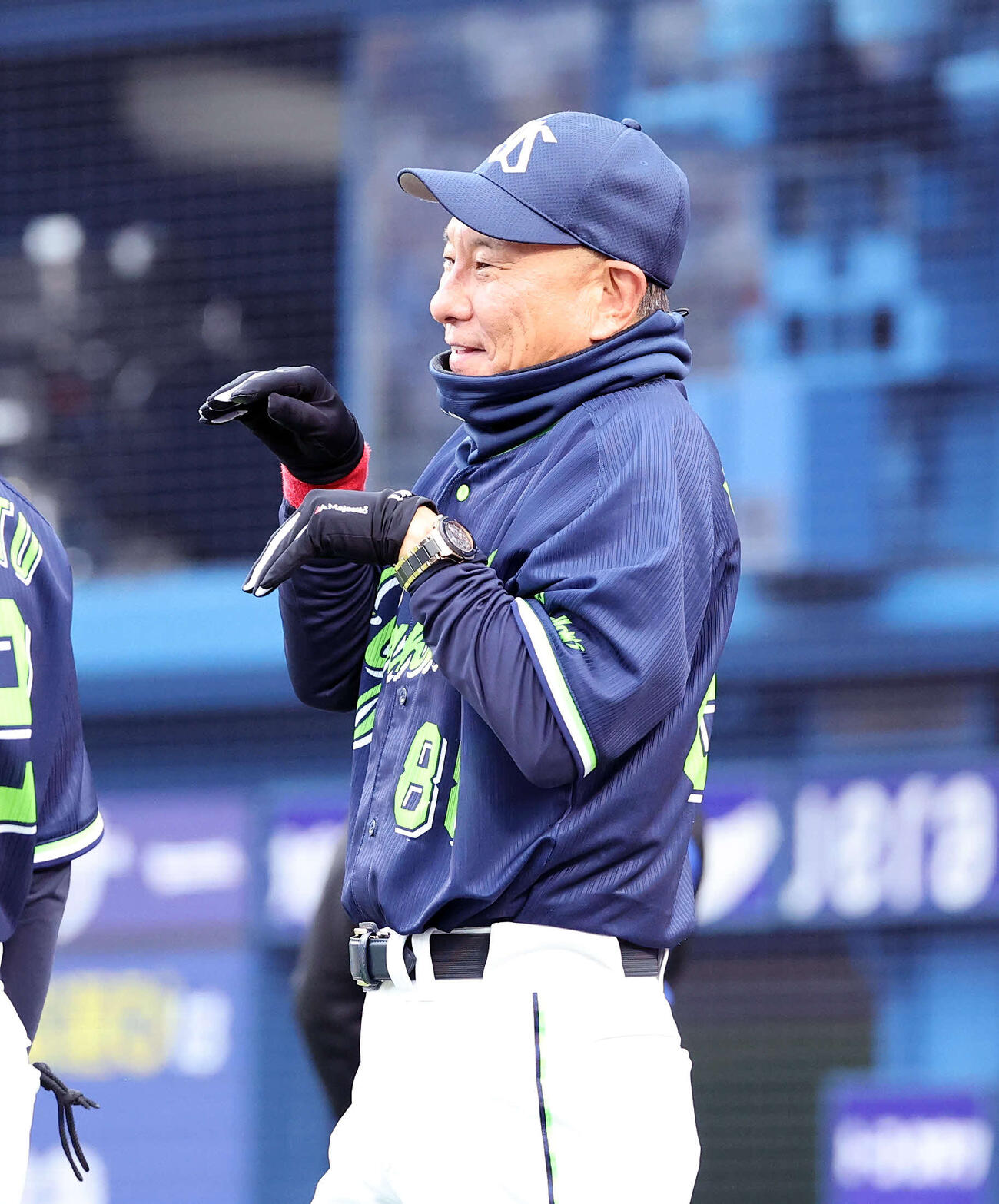 DeNA対ヤクルト　勝利し喜ぶヤクルト池山監督（撮影・鈴木正人）　
