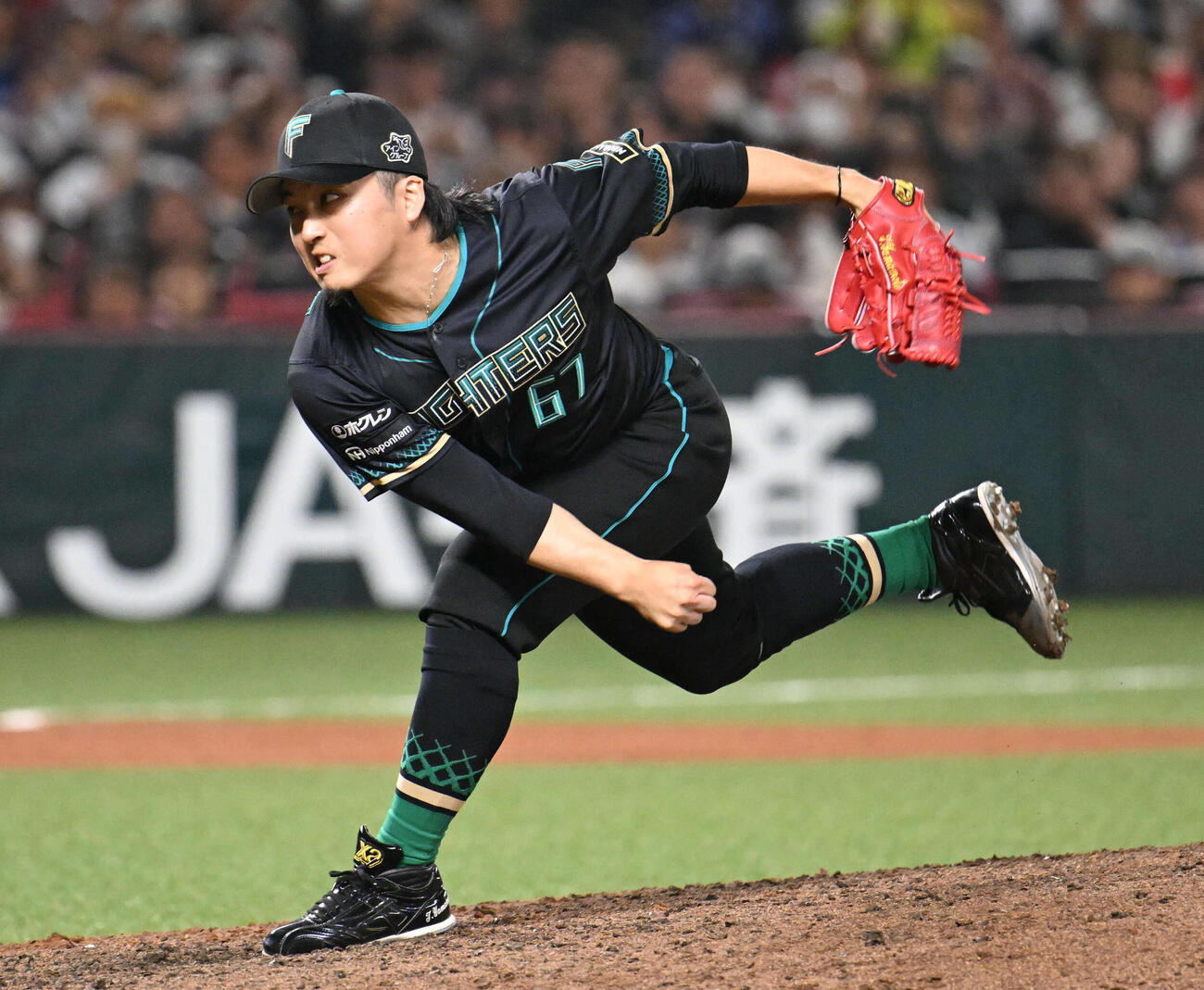 ソフトバンク対日本ハム　日本ハム3番手投手の山本（撮影・林敢治）
