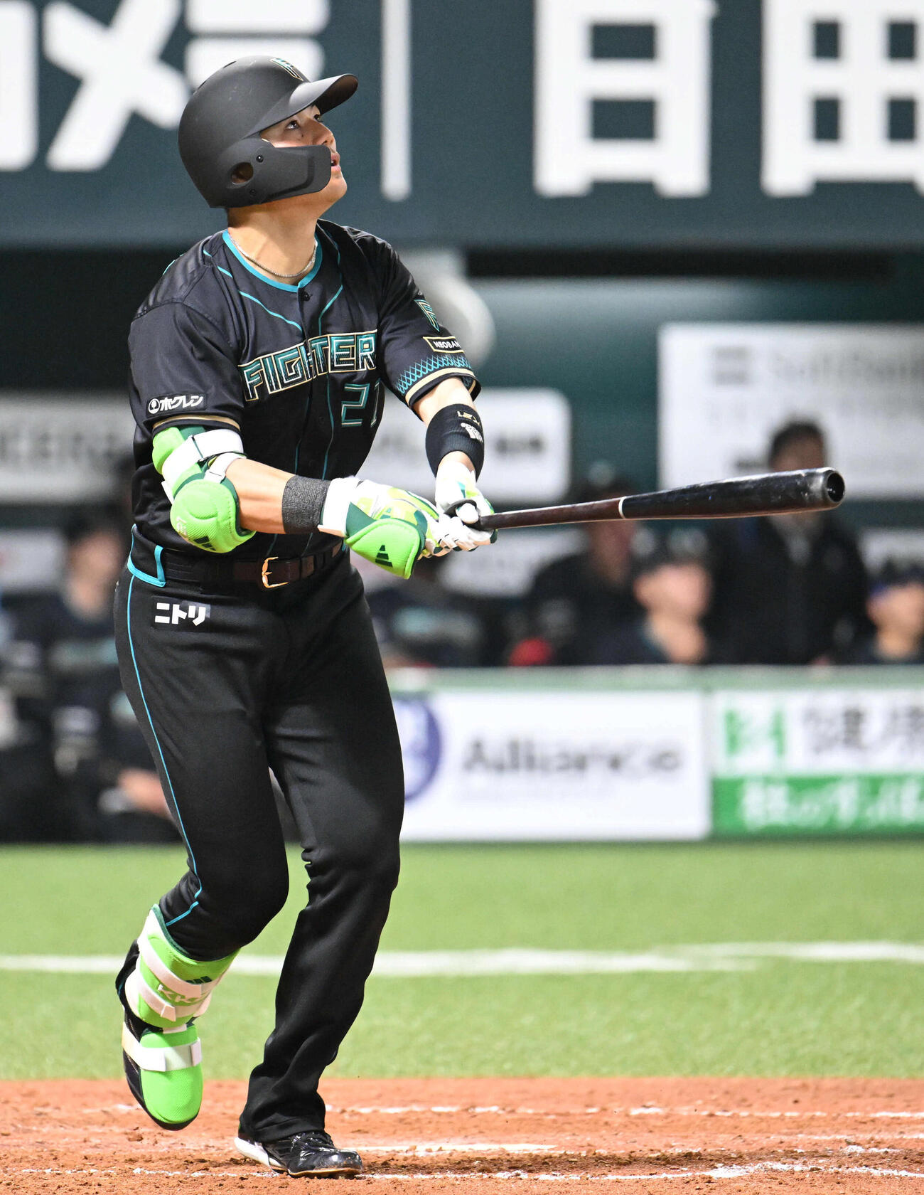 ソフトバンク対日本ハム　3回表日本ハム無死、清宮幸は右中間に本塁打を放つ（撮影・林敢治）