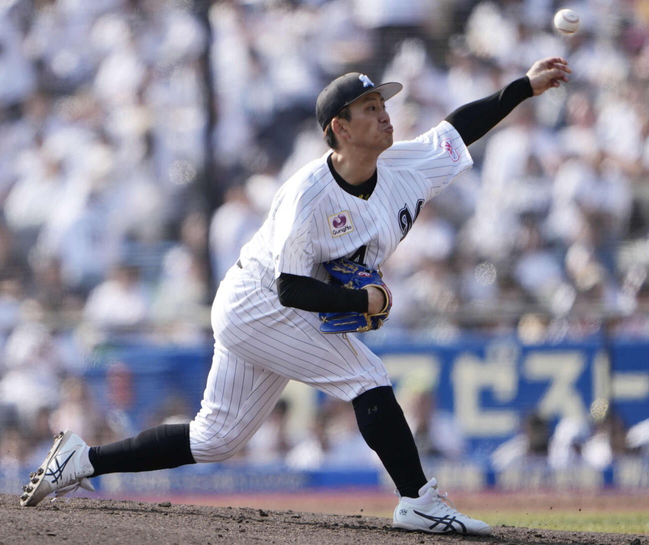 ロッテ対西武　ロッテ先発の小島（撮影・小島史椰）