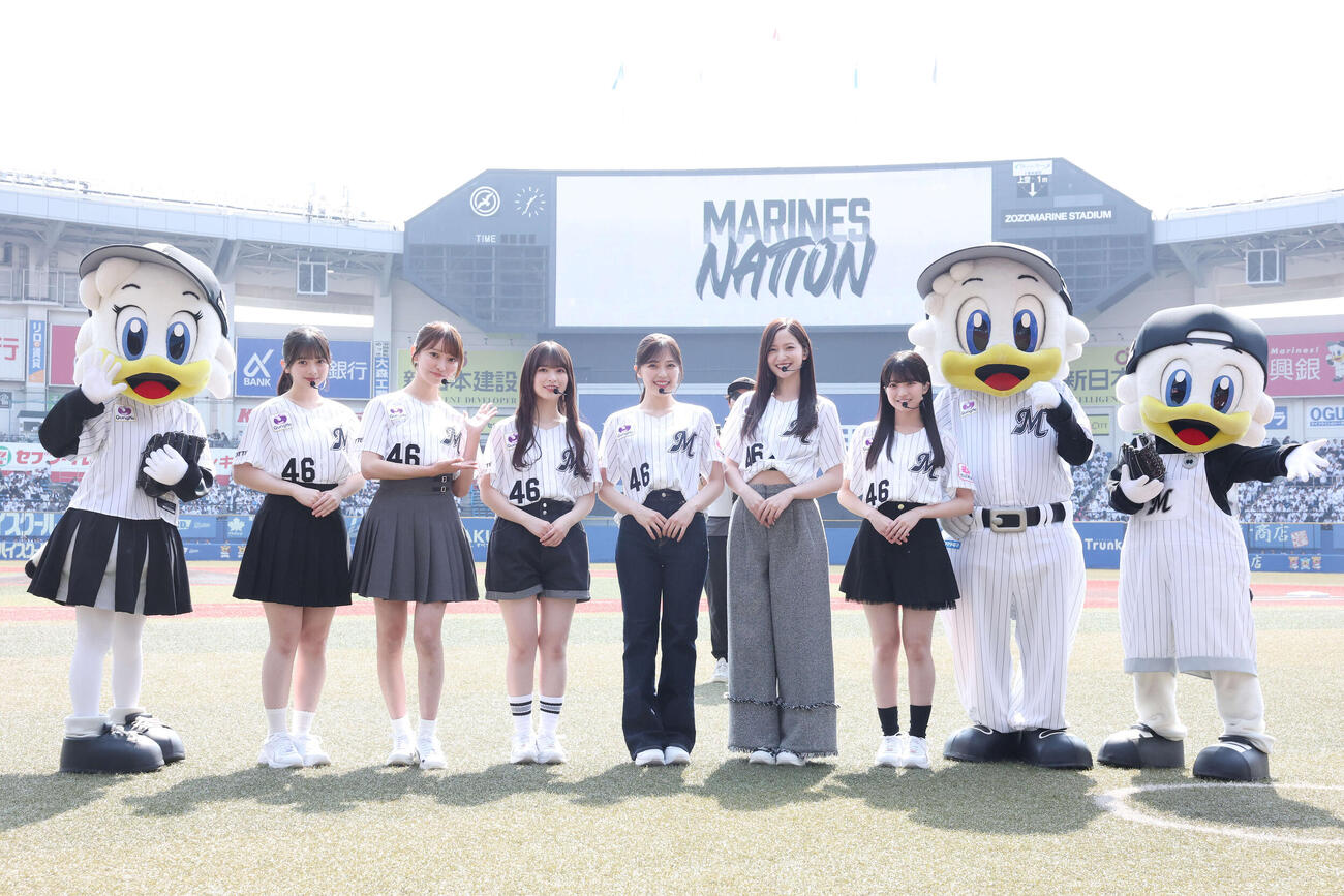 ロッテ対西武　ZOZOマリンスタジアムに来場した乃木坂野球部（撮影・宮地輝）