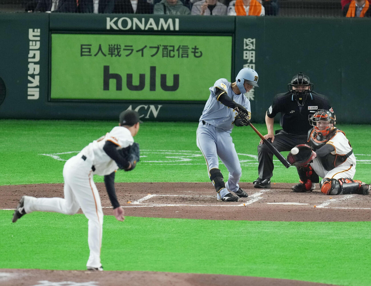 巨人対阪神　3回表阪神無死、二塁打を放つ中野。投手は山城（撮影・増田悦実）