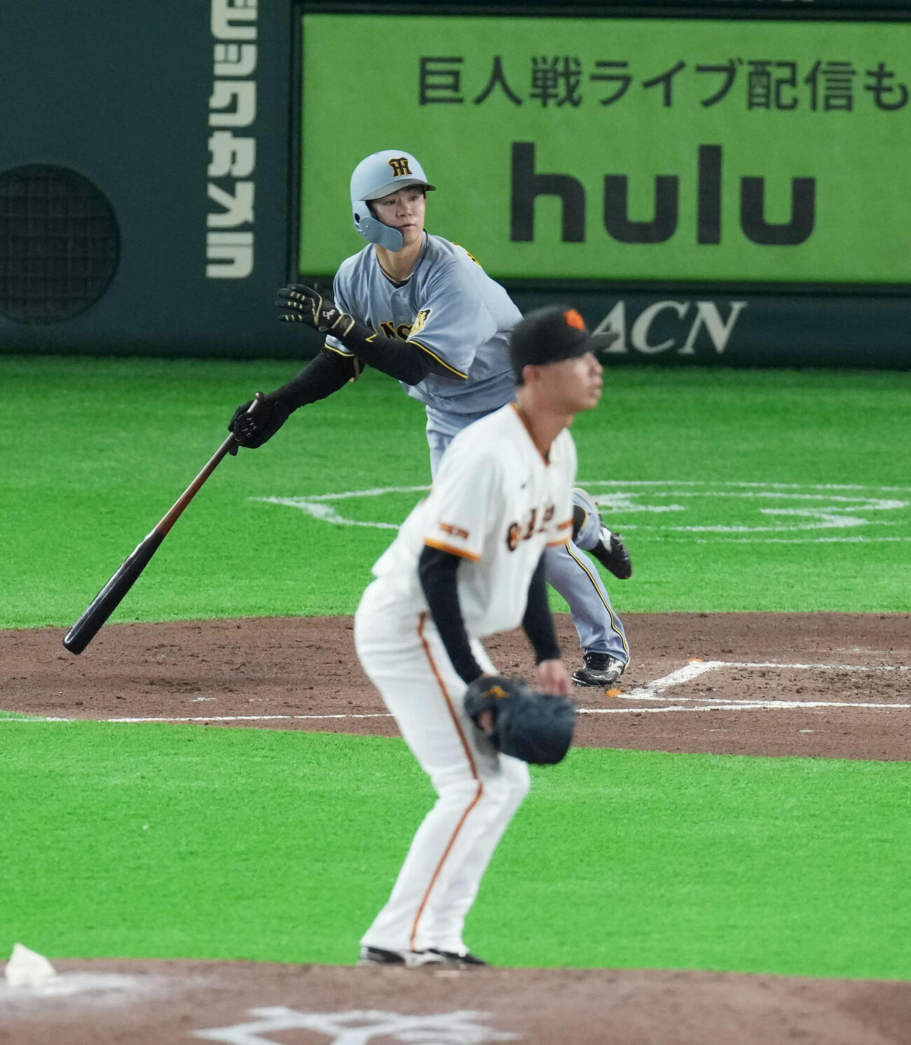 巨人対阪神　3回表阪神無死、二塁打を放つ中野。投手は山城（撮影・増田悦実）