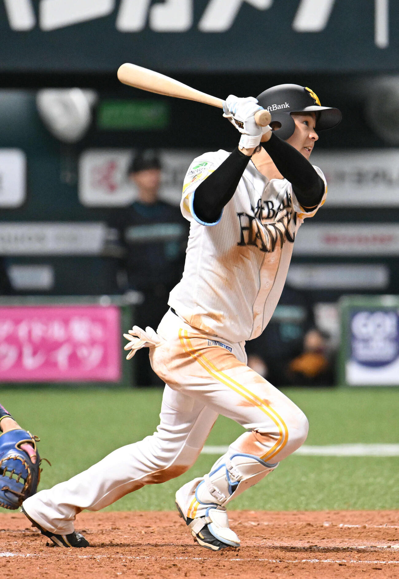 ソフトバンク対日本ハム　3回裏ソフトバンク2死一、二塁、川瀬は適時打を放つ（撮影・林敢治）