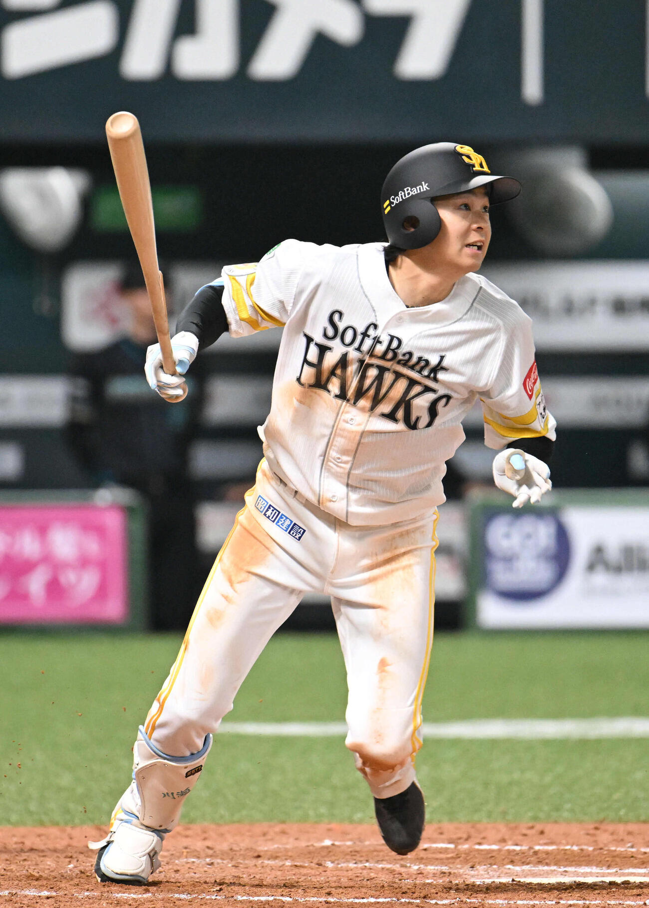 ソフトバンク対日本ハム　7回裏ソフトバンク2死一、二塁、川瀬は右前安打を放つ（撮影・林敢治）
