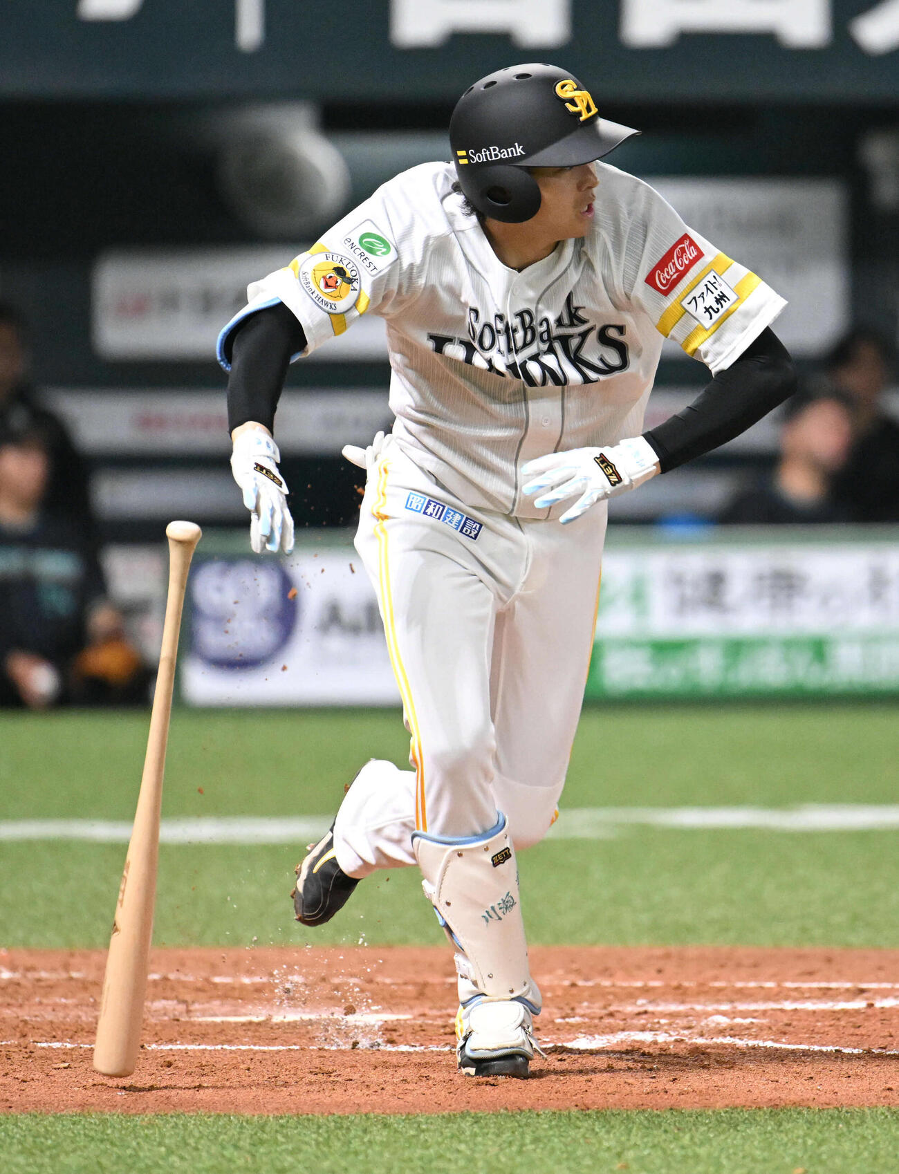 ソフトバンク対日本ハム　2回裏ソフトバンク無死一、三塁、川瀬は同点適時打を放つ（撮影・林敢治）