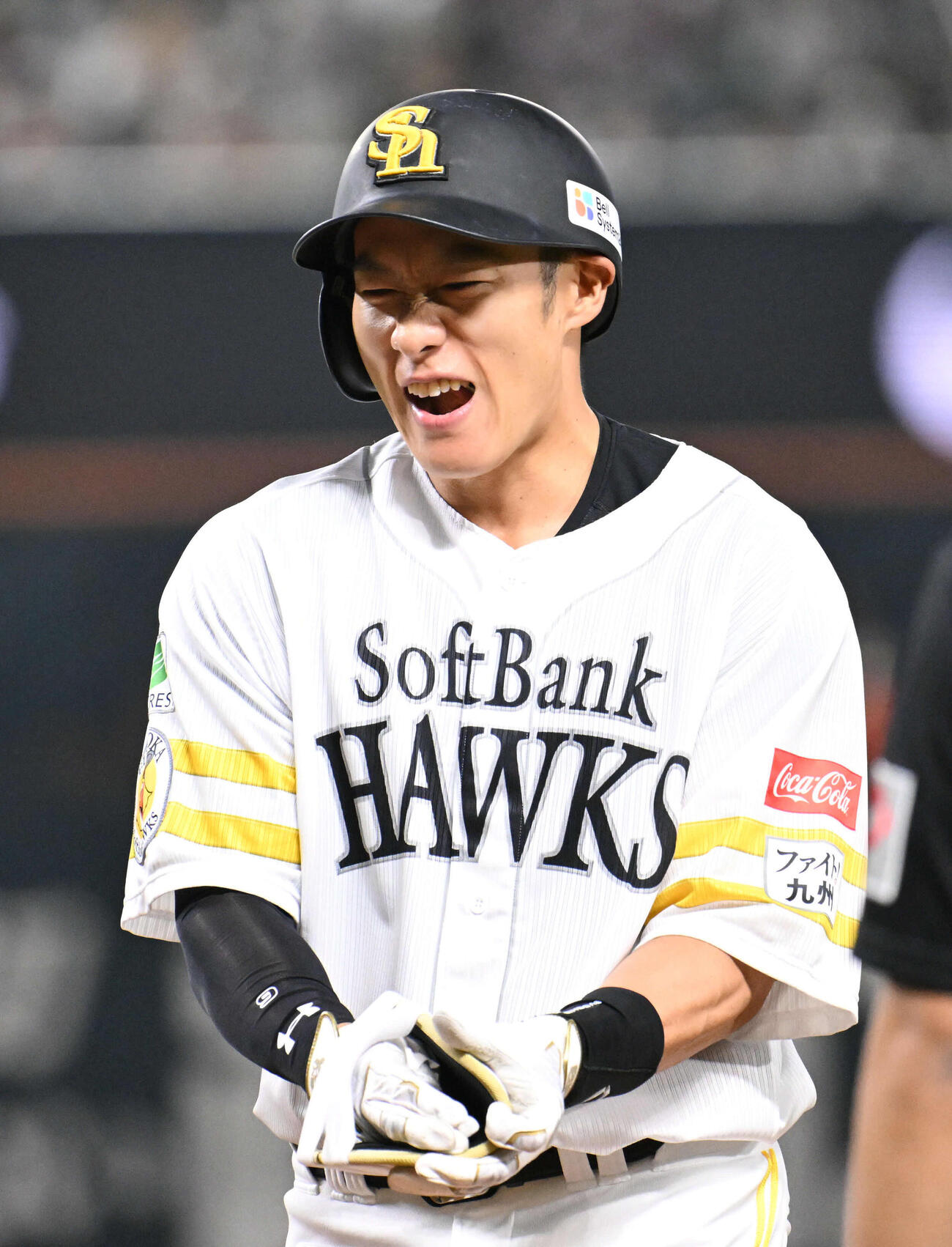 ソフトバンク対日本ハム　4回裏ソフトバンク1死三塁、柳田は適時打を放つ（撮影・林敢治）