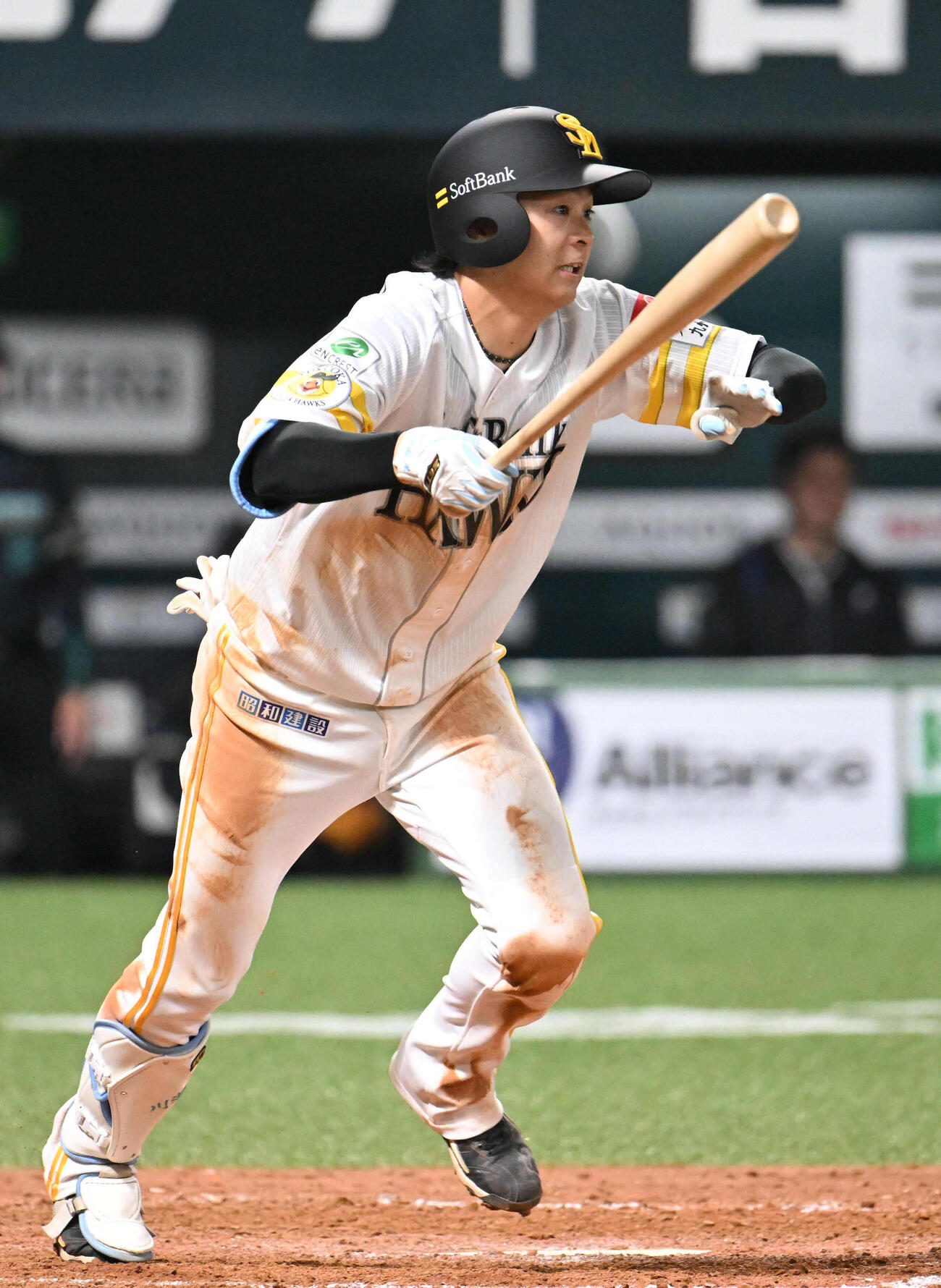 ソフトバンク対日本ハム　3回裏ソフトバンク2死一、二塁、川瀬は適時打を放つ（撮影・林敢治）