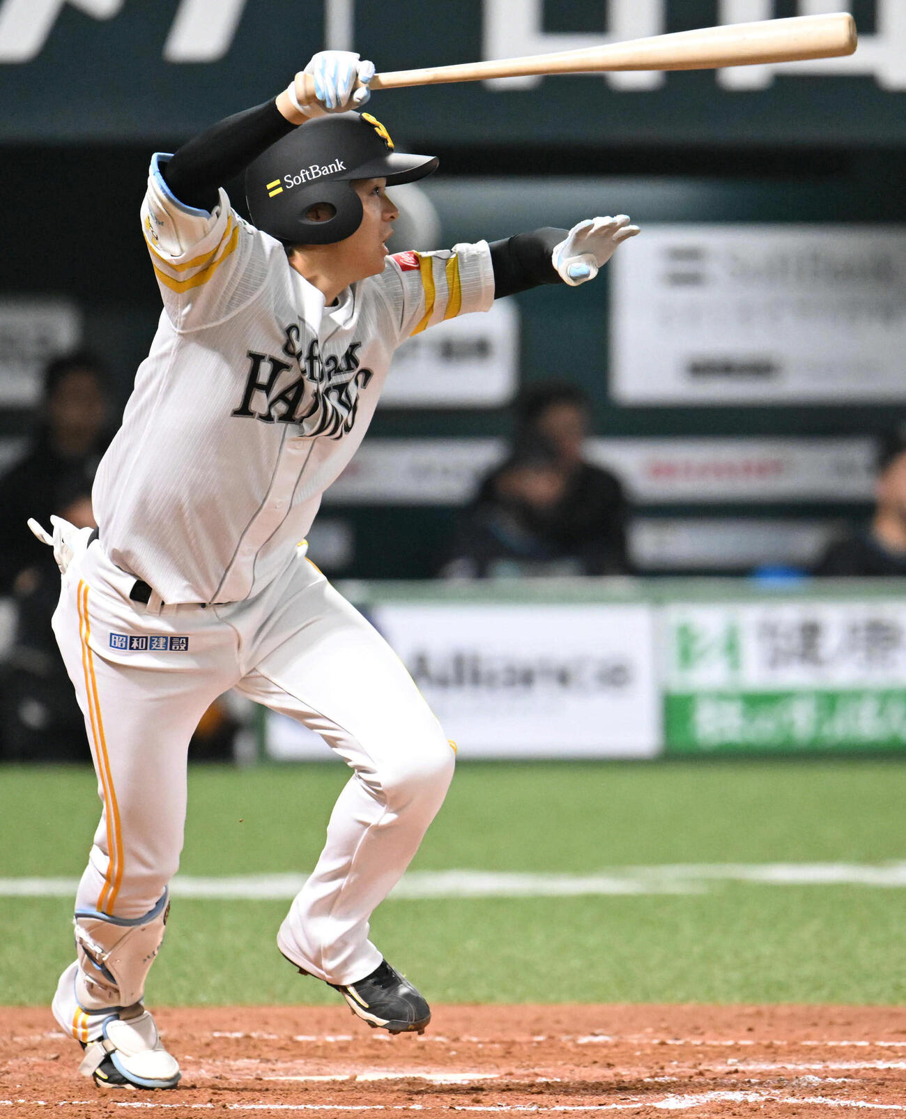 ソフトバンク対日本ハム　2回裏ソフトバンク無死一、三塁、川瀬は同点適時打を放つ（撮影・林敢治）