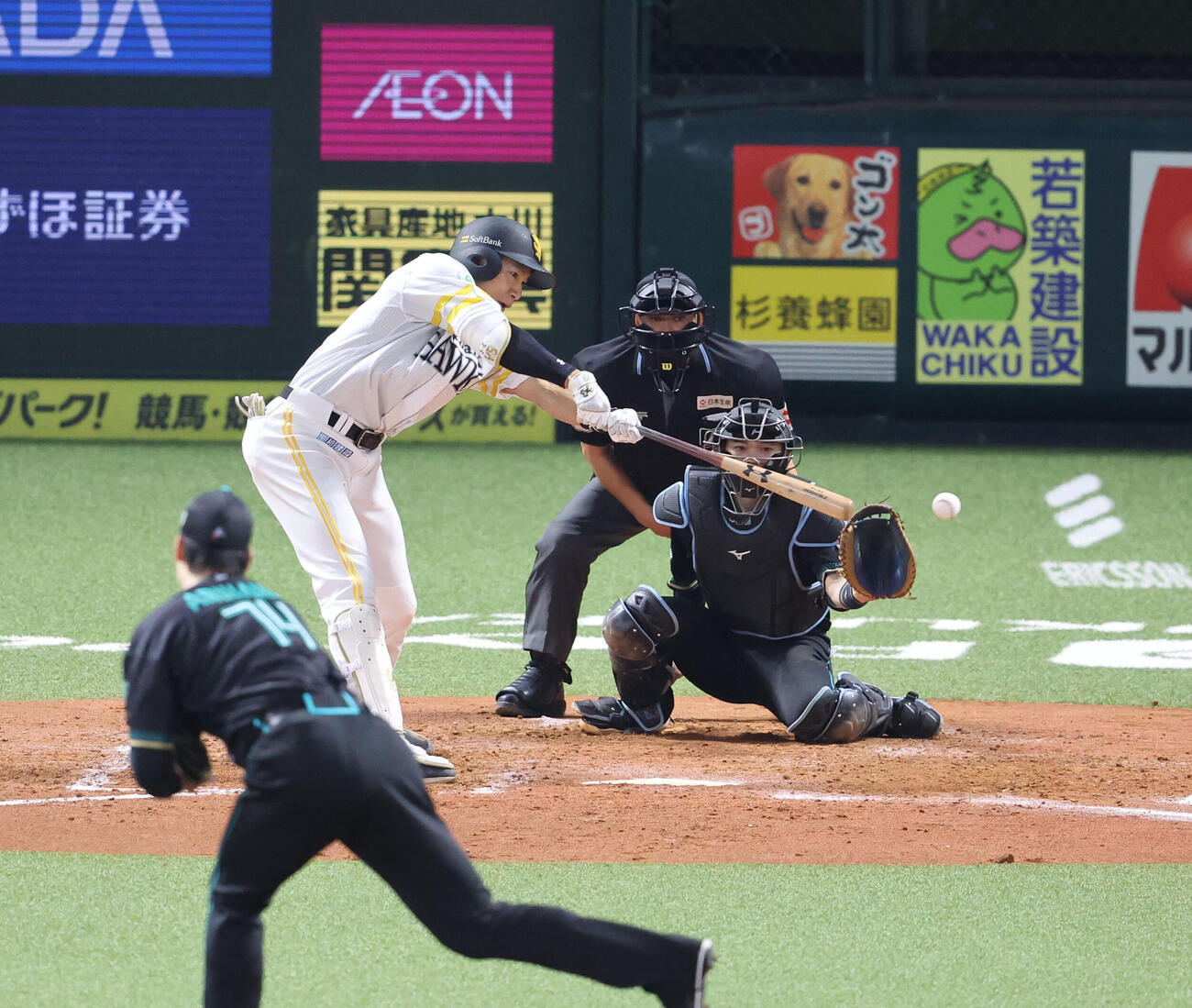 ソフトバンク対日本ハム　3回裏ソフトバンク無死、柳田は左前打を放つ（撮影・梅根麻紀）