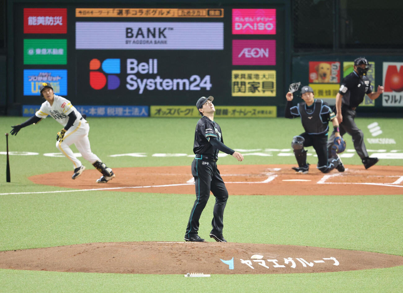 ソフトバンク対日本ハム　1回裏ソフトバンク1死一塁、柳町に中越え先制適時二塁打を浴びた有原（撮影・梅根麻紀）