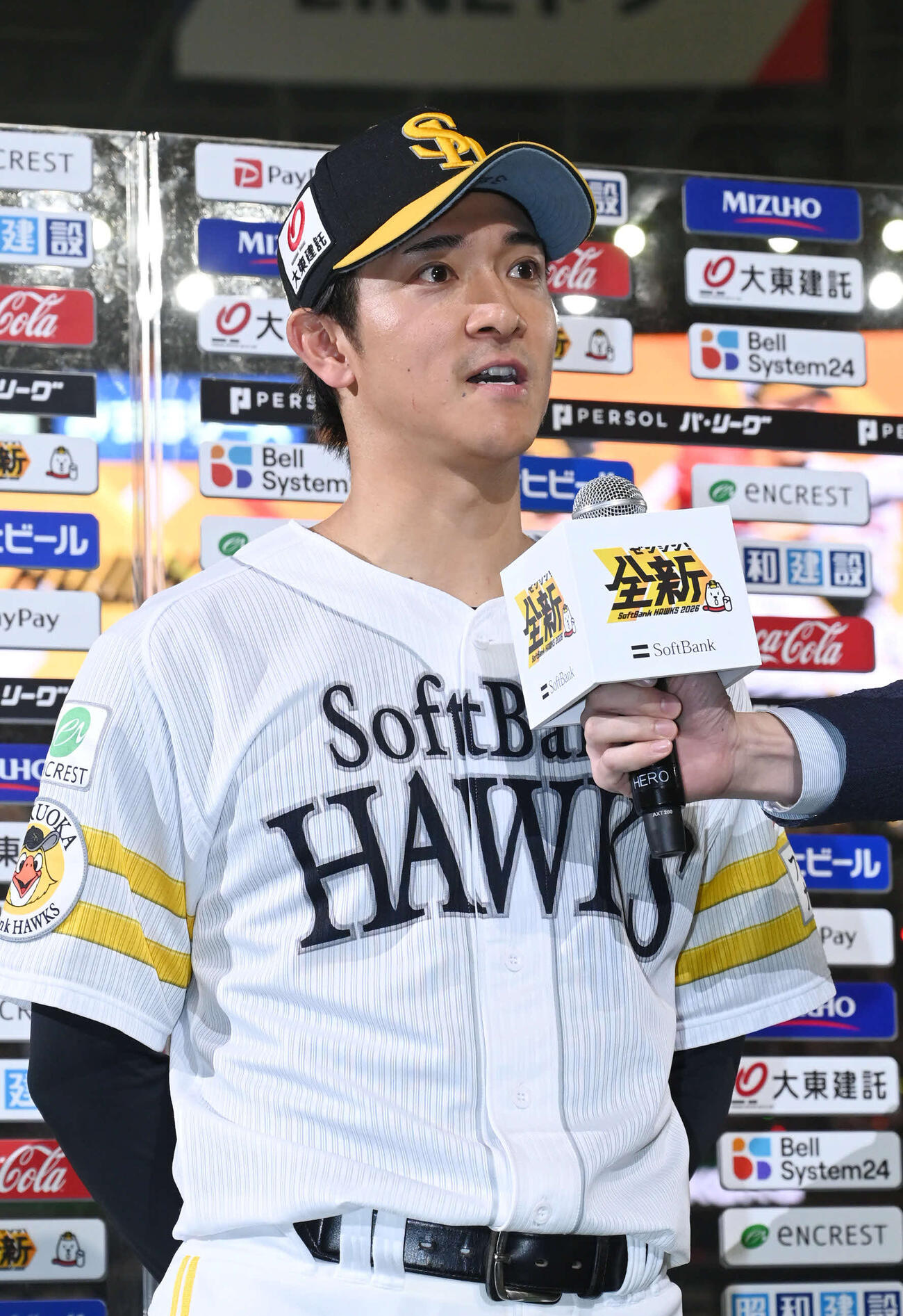 ソフトバンク対日本ハム　ヒーローインタビューに応じる柳町（撮影・林敢治）