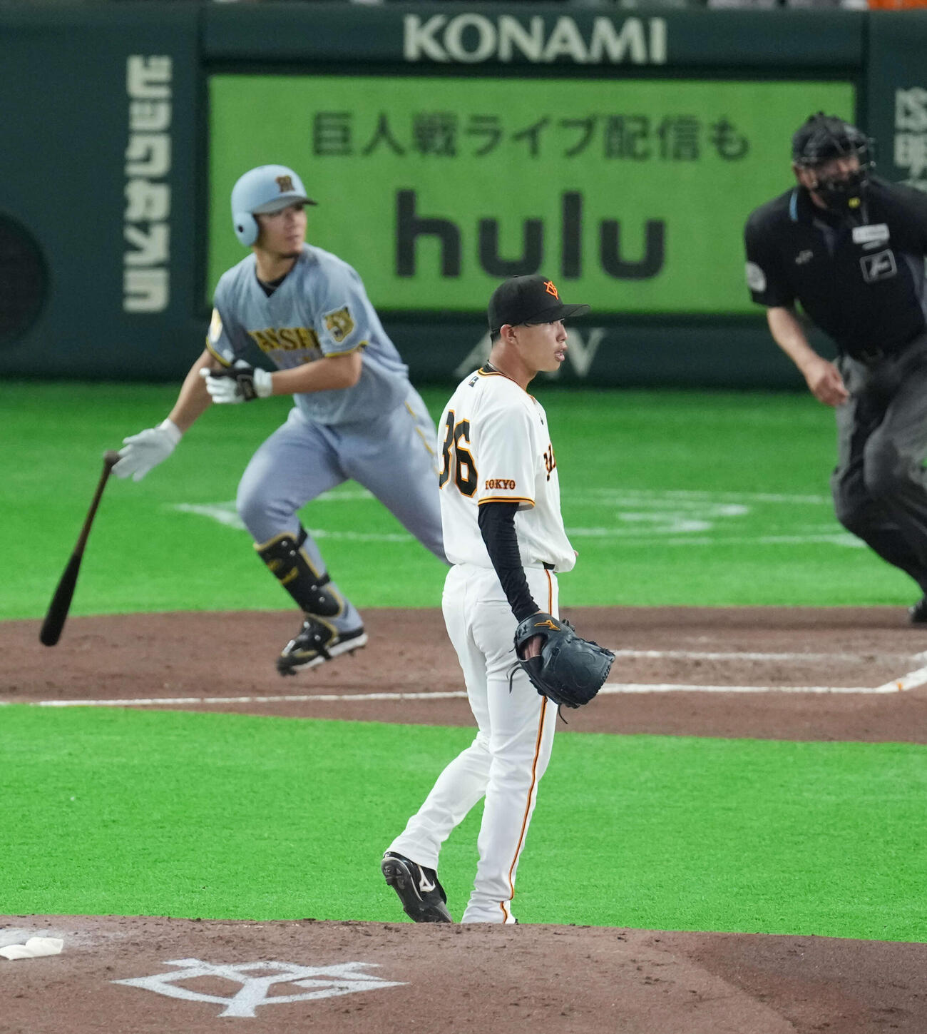 巨人対阪神　2回表阪神1死一、二塁、伊藤に適時二塁打を浴びる山城（撮影・増田悦実）