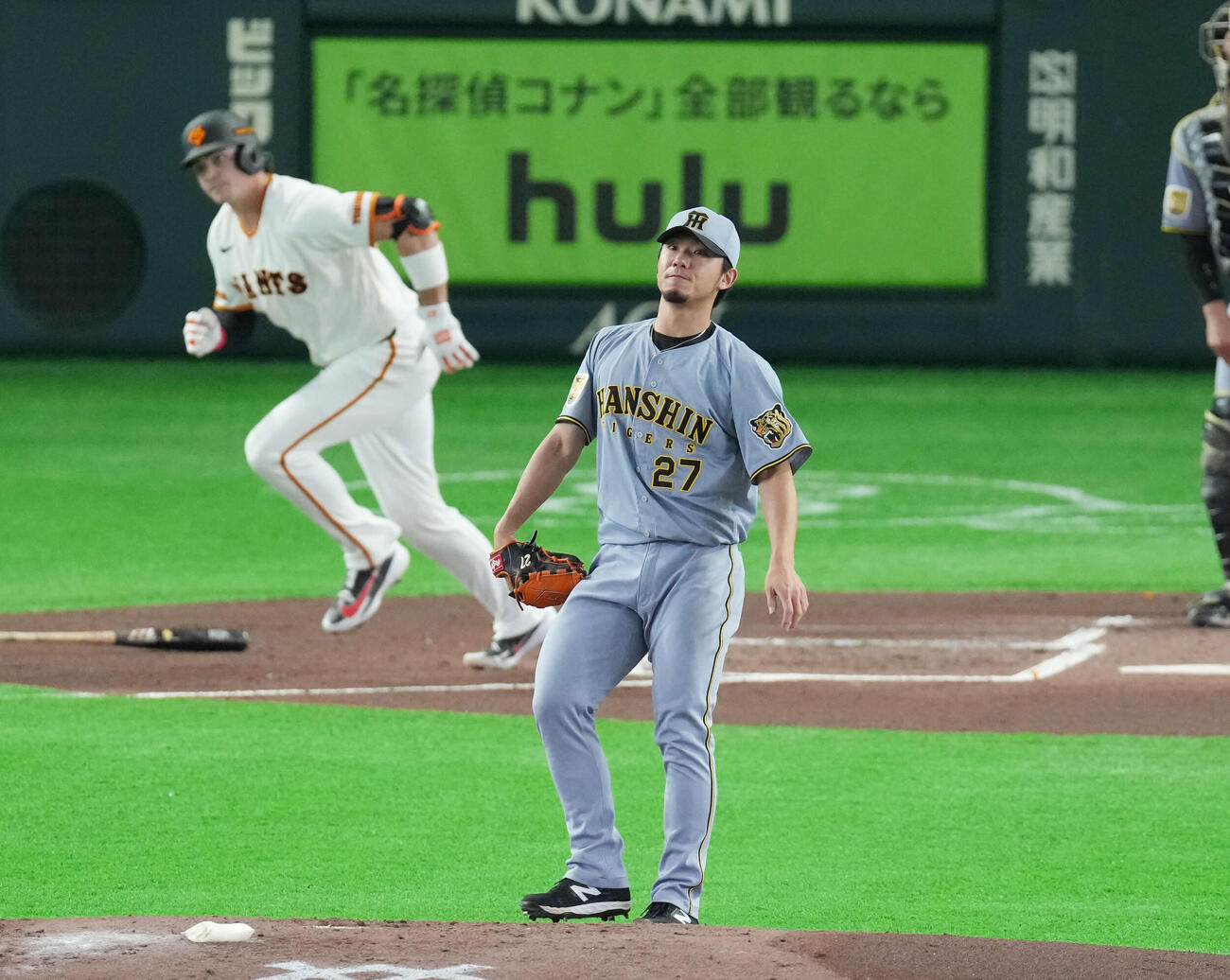 巨人対阪神　1回裏巨人2死二塁、ダルベックに適時二塁打を浴びる伊藤（撮影・増田悦実）