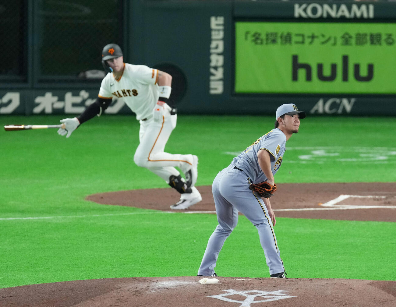 巨人対阪神　1回裏巨人無死、キャベッジに左安打を浴びる伊藤（撮影・増田悦実）