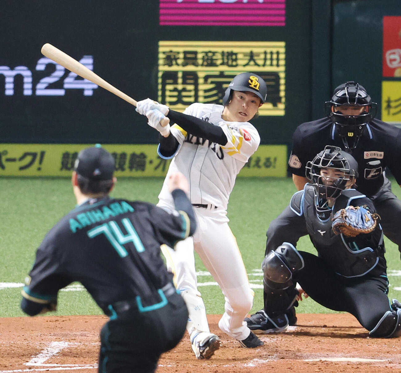 ソフトバンク対日本ハム　2回裏ソフトバンク無死一、三塁、川瀬は中前に同点適時打を放つ（撮影・梅根麻紀）