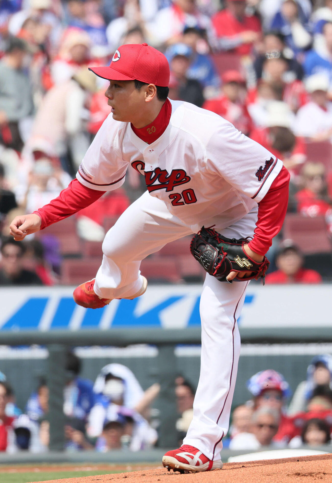 広島対中日　広島先発の栗林（撮影・加藤孝規）