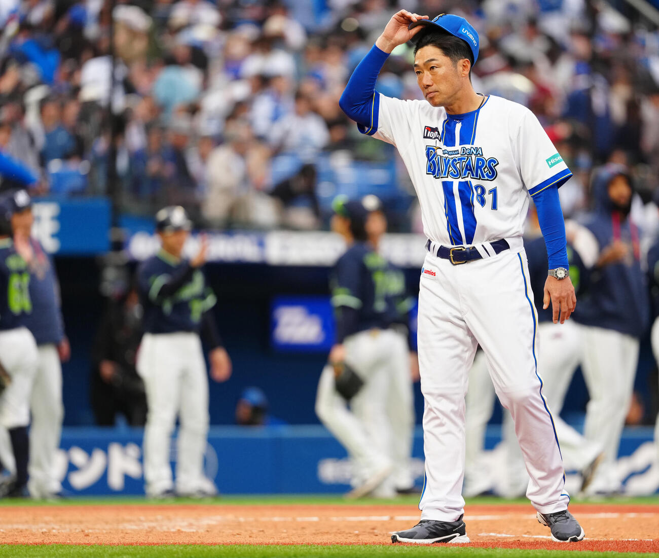 DeNA対ヤクルト　ヤクルトに3連敗を喫し、浮かない表情のDeNA相川監督（撮影・鈴木みどり）
