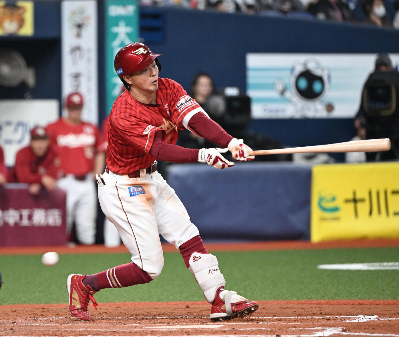 オリックス対楽天　7回表楽天1死、空振り三振する佐藤（撮影・和賀正仁）
