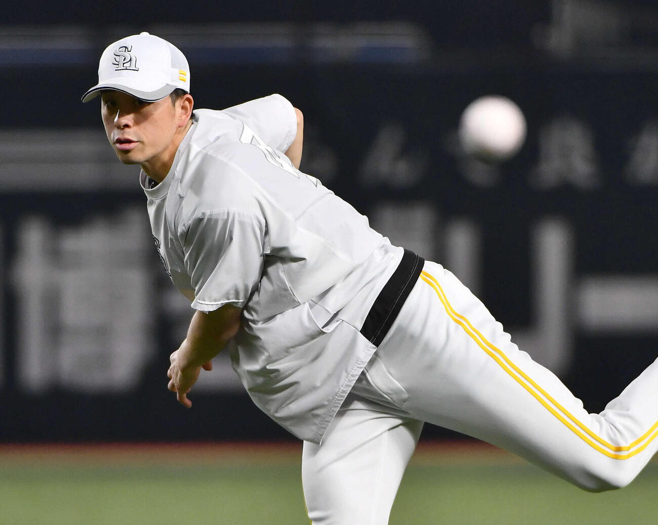 キャッチボールを行うソフトバンク大関（撮影・岩下翔太）