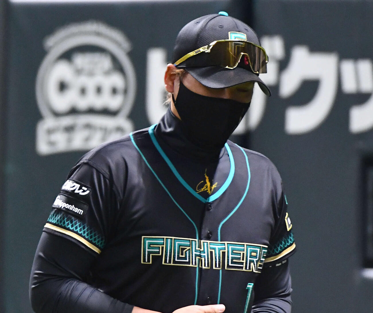 厳しい表情の新庄監督（2026年撮影）