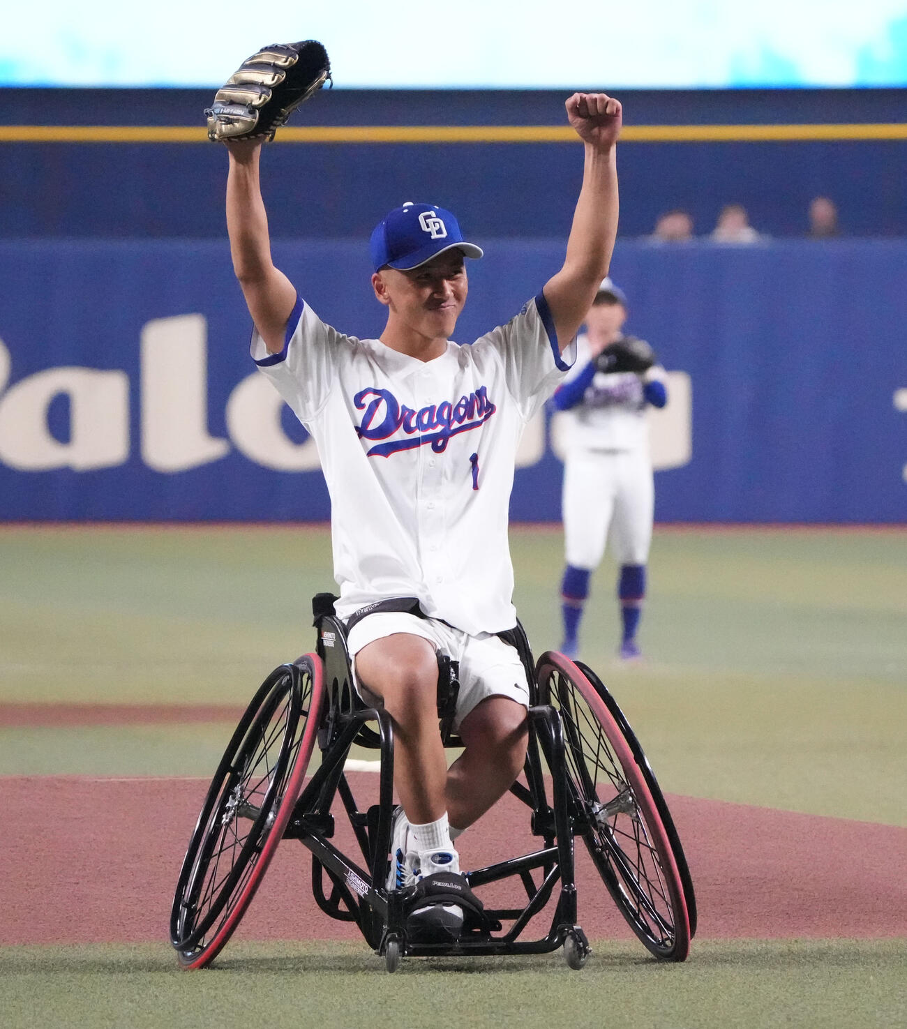 中日対巨人　試合前に始球式を行う小田凱人（撮影・森本幸一）