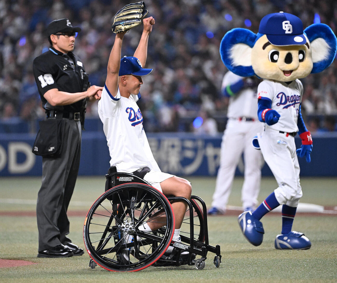 中日対巨人　始球式を務める車いすテニス選手の小田凱人（撮影・和賀正仁）