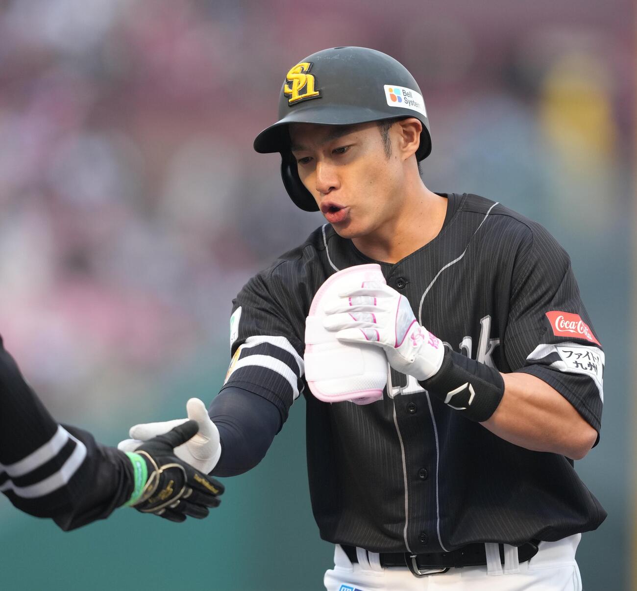 楽天対ソフトバンク　2回表ソフトバンク無死、柳田は左前打を放つ（撮影・足立雅史）